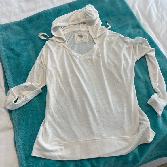 Abercrombie & Fitch Other - Abercrombie & Fitch Cream and Gray Shirt